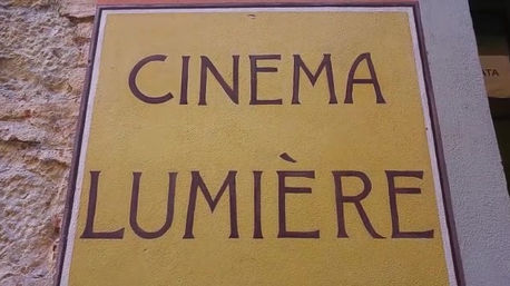 Spot singolo Bassista